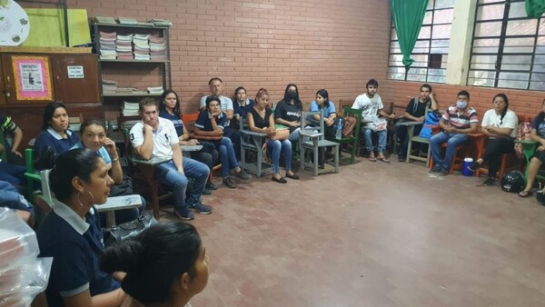 MEC cuenta con 311 centros para que jóvenes y adultos terminen el colegio