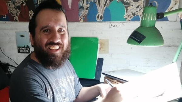 ¿De qué piko lo que vo’ te reís?, pregunta el artista Ale Espinosa