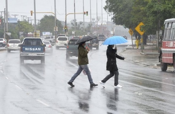 Frente frío trae lluvias y tormentas a todo el país