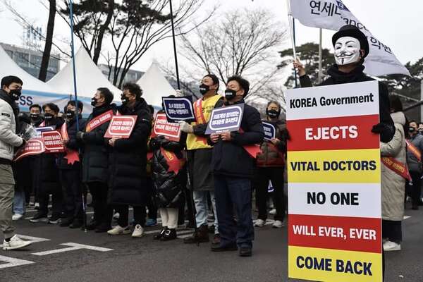 Continúa la huelga de médicos en Corea del Sur pese a las medidas legales del Gobierno - Mundo - ABC Color