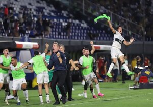 Versus / La desaforada celebración de Martín Palermo en el gol de Facundo Bruera