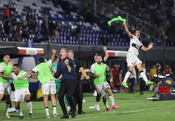 Versus / La desaforada celebración de Martín Palermo en el gol de Facundo Bruera