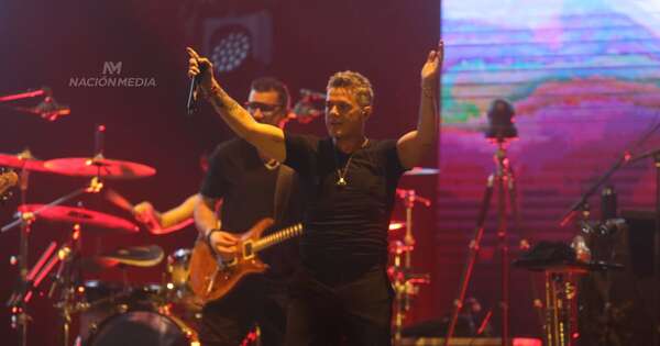 Diario HOY | Alejandro Sanz cautivó al público paraguayo junto a la Orquesta H2O