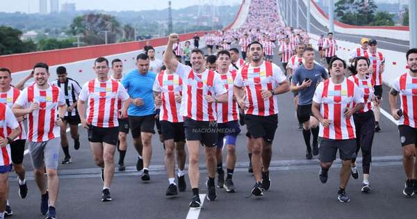 La Nación / Con una correcaminata arrancó jornada inaugural del puente Héroes del Chaco