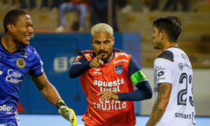 Versus / Paolo Guerrero tardó 3 minutos en marcar su primer gol en Perú 