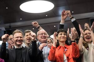 Los suizos rechazan retrasar un año su jubilación y aprueban una paga extra para retirados - Mundo - ABC Color