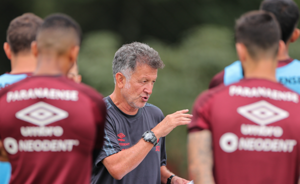 Versus / El Paranaense de Gamarra y Benítez anuncia la salida de Juan Carlos Osorio