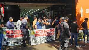 Municipalidad de CDE escrachó a negocios que roban a los turistas