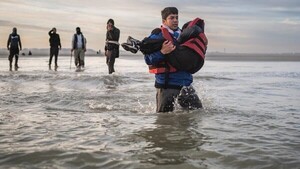Niña migrante de siete años muere al intentar cruzar el canal de la Mancha