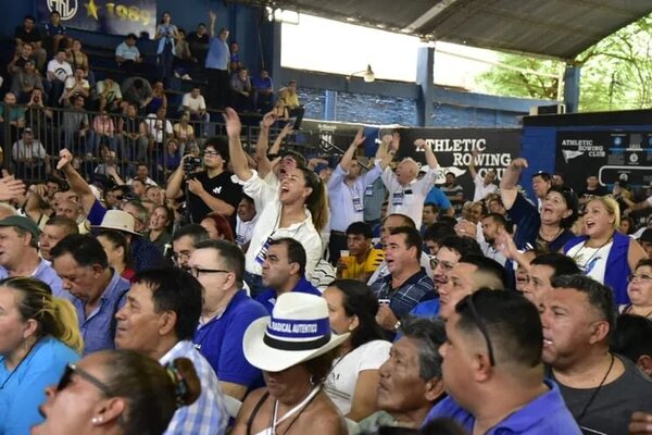 Convención PLRA: expulsan del partido a senadores liberocartistas por 20 años - Radio Imperio 106.7 FM
