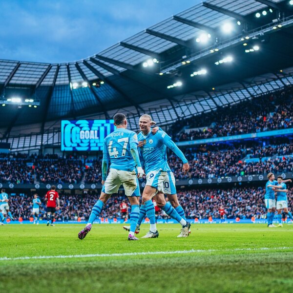 Versus / Foden da la victoria en el derbi a un City que no cede terreno al Liverpool