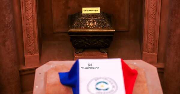La Nación / En solemne acto conmemoran Día Nacional de los Héroes en Asunción - OJO Galería