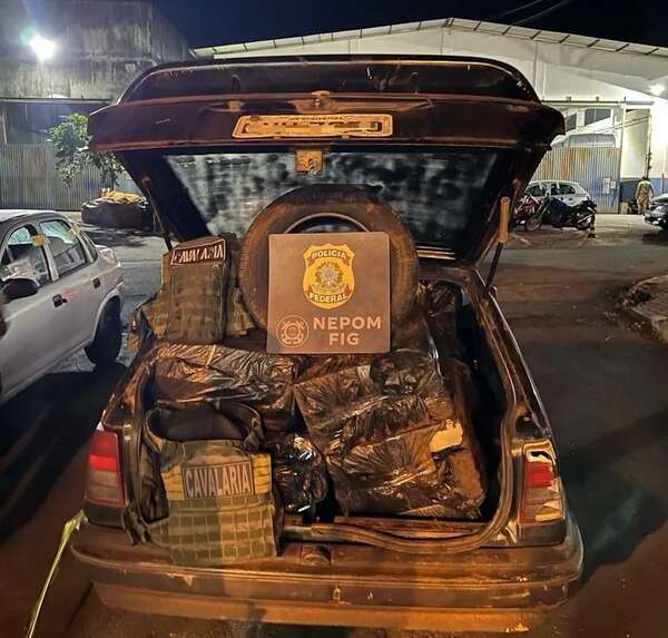 Decomisan auto con carga de cigarrillos de contrabando en la frontera de Brasil con Paraguay - ABC en el Este - ABC Color