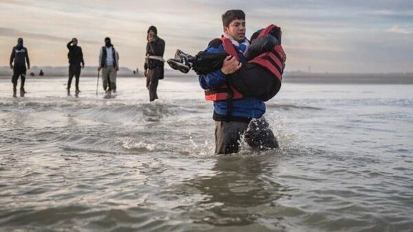 Niña migrante de siete años muere al intentar cruzar el canal de la Mancha