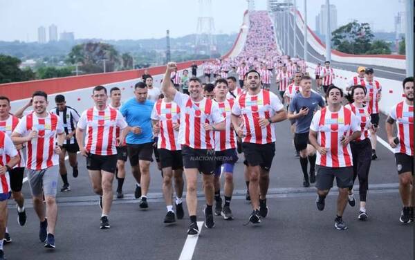 El Presi encabezó la correcaminata de inauguración del puente Héroes del Chaco