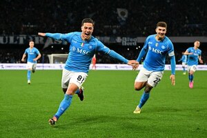 Versus / Napoli derrota a Juventus y acerca al Inter al "Scudetto"