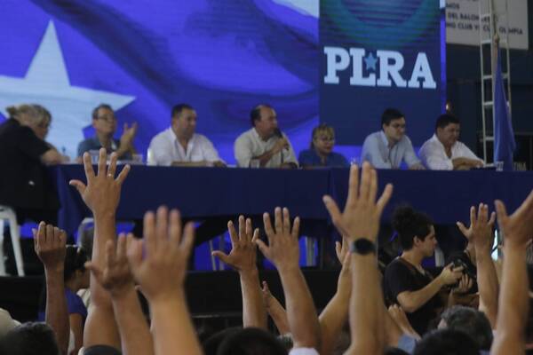 Convencionales chovy rajaron a cuatro senadores