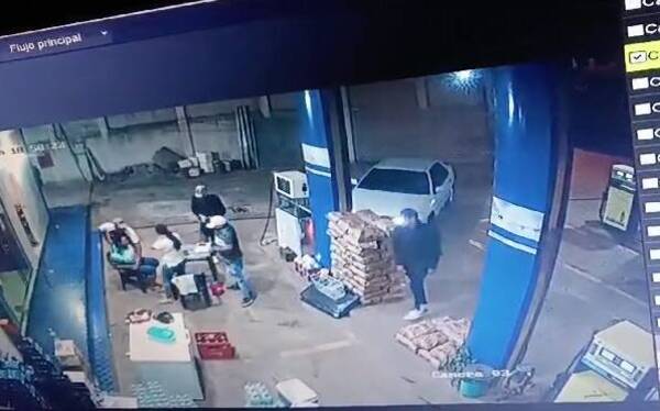 [VIDEO] Cámaras de seguridad grabaron feroz asalto en estación de servicio