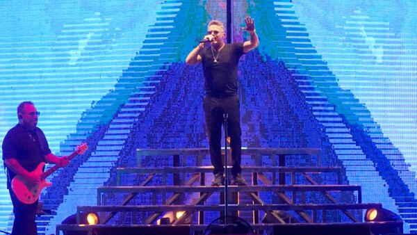 Sanz brindó show lleno de magia, carisma y talento guaraní