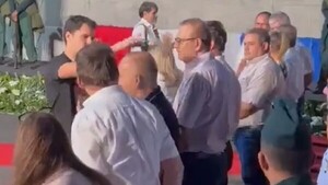 Video: Concejal arrojó billetes a Bachi Núñez y Erico Galeano en inauguración de nuevo puente