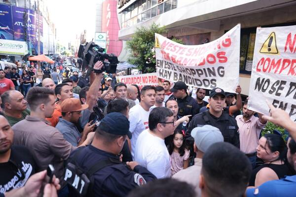 Fuerte campaña contra los falsos “guías de turismo” en el microcentro - La Clave