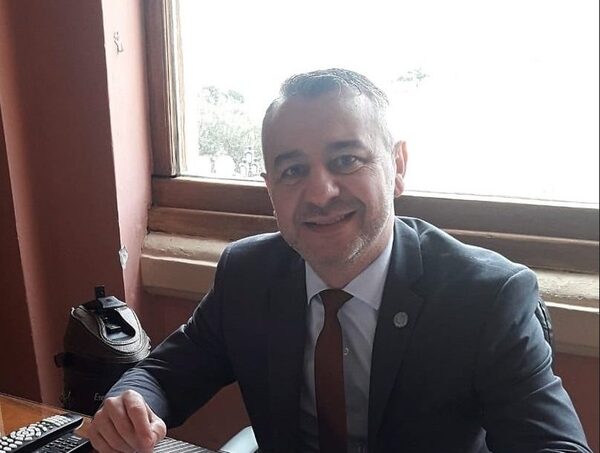 Disidencia colorada cede al oficialismo la mesa directiva en Diputados · Radio Monumental 1080 AM