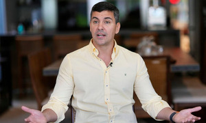 El presidente de la República Santiago Peña califica de “miserable” la expulsión de senadores del PLRA
