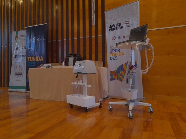 Gobernación de Itapúa entrega equipamientos a la facultad de Medicina UNI