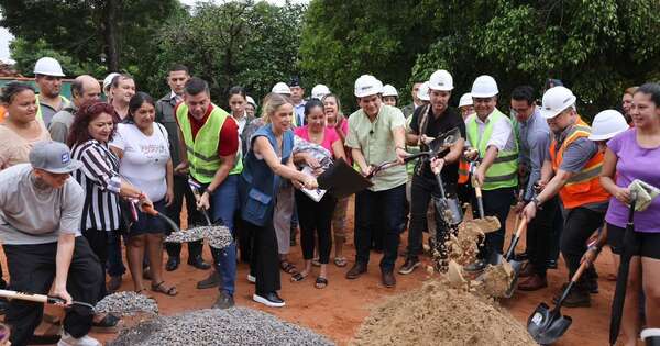 La Nación / Peña da palada inicial a la construcción de viviendas sostenibles en Chacarita Alta