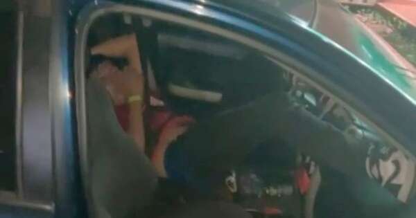 Diario HOY | Borracho robó un vehículo pero acabó quedándose dormido al volante