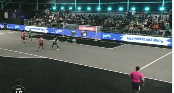 (VIDEO)La genialidad de Osvaldito Martínez desde la media cancha en la King League