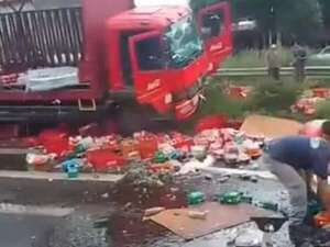 Video: camión repartidor perdió los frenos y chocó en Madame Lynch  - Policiales - ABC Color