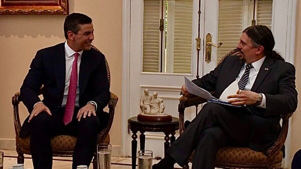 Santiago Peña recibe a coordinador Anticorrupción de Estados Unidos