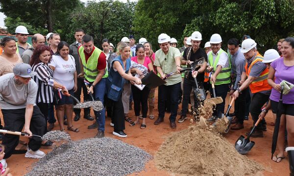 Gobierno inicia construcción de viviendas para familias de Chacarita Alta - El Trueno