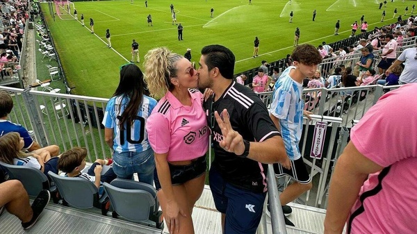 Festejaron su aniversario de boda viendo a Messi
