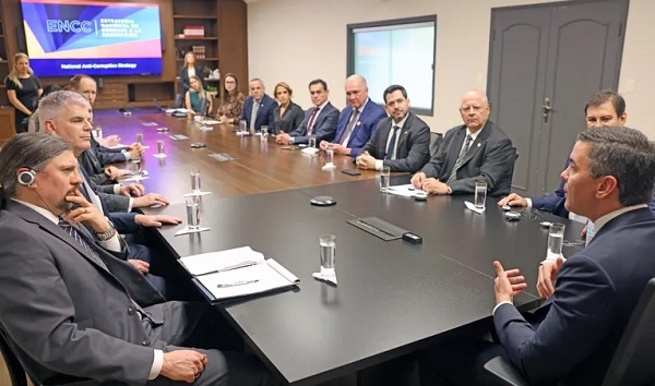 EE.UU. insta a Paraguay a luchar contra la corrupción