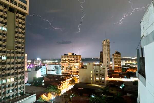 Elevan a cinco los departamentos en zona de tormentas para esta noche - Clima - ABC Color