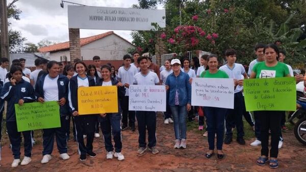 Arroyito: Alumnos y padres de un colegio exigen al Ministerio de Educación la devolución de rubros