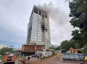 El caso del edificio incendiado en el centro de CDE enfila hacia el olvido - La Clave