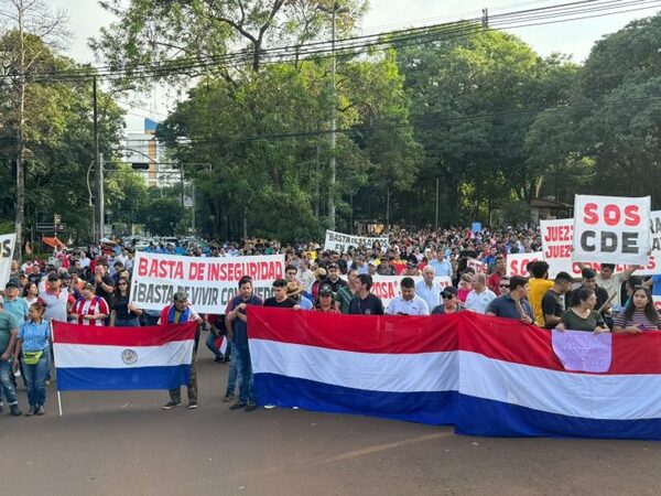 Miles de personas marchan en Ciudad del Este contra la inseguridad