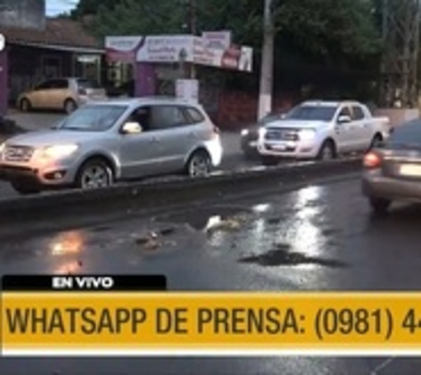 Espantosos baches en Cacique Lambaré arriesgan a la gente - Paraguay.com