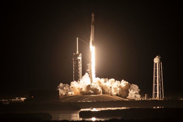 La NASA y SpaceX alcanzan un nuevo hito con su octavo lanzamiento tripulado - Revista PLUS