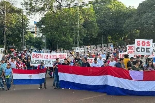 Varios Sectores se unen a manifestación contra la violencia y la inseguridad en Ciudad del Este – Diario TNPRESS