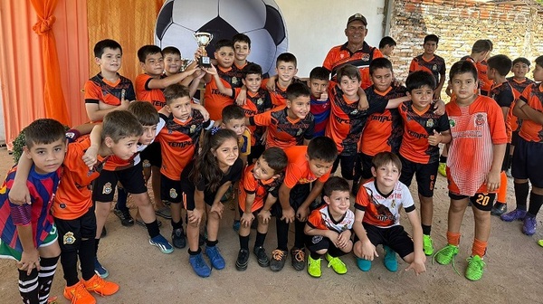Cabichu'i, se consagró flamante campeón en torneo de la Asociación de Escuelas de Fútbol Sanjosianos - Noticiero Paraguay