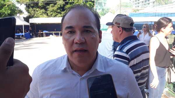 Fleitas responde a Amarilla: «tengo dos hijos y una pareja, mujer, por supuesto» | 1000 Noticias