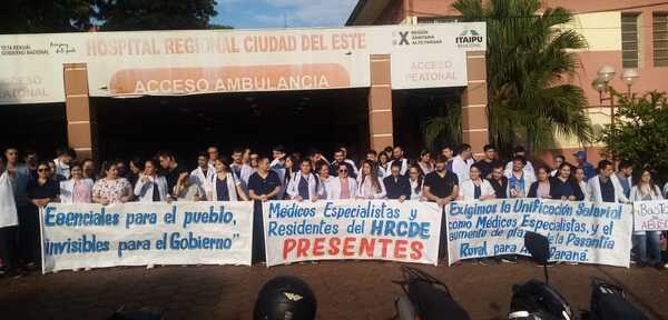 Médicos logran anular resolución ministerial y reivindicación de salarios para residentes - La Clave