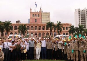 Salud recibe apoyo en equipamientos para intensificar la lucha contra el dengue