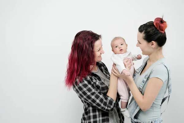 La Justicia italiana rechaza anular el registro de los hijos de parejas de dos madres - Mundo - ABC Color