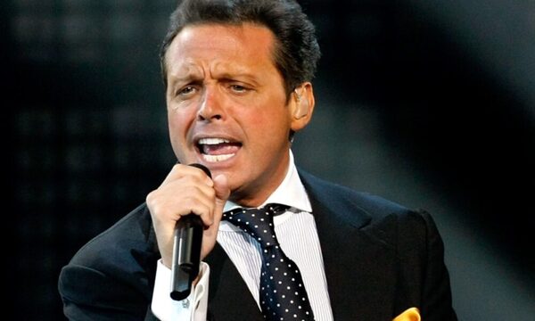 Luis Miguel vestido y alborotado en Bolivia: Suspendieron su concierto por manifestación