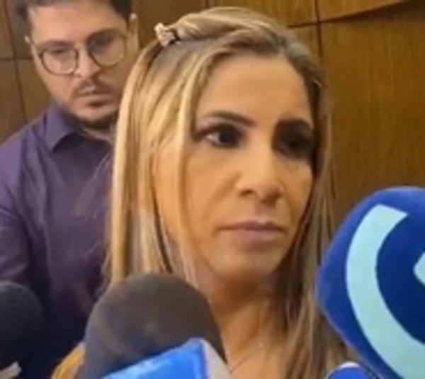 Roya Torres insiste que su "nepobaby" no infringe ninguna norma - Paraguay.com